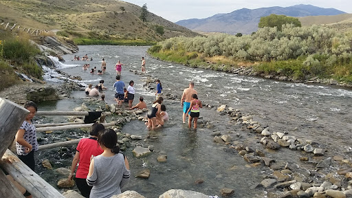 Boiling river hot springs - Photo 1