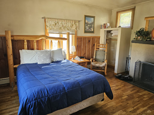 Hot Sulfur Springs Resort - Photo 3