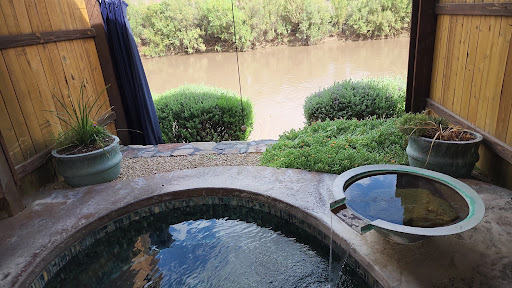 Riverbend hot springs - Photo 7