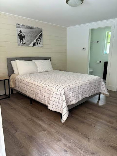 Saratoga Turf and Spa Motel - Photo 2