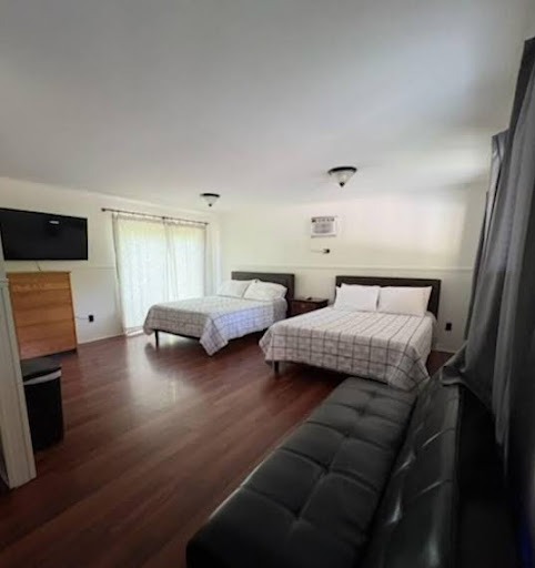 Saratoga Turf and Spa Motel - Photo 8